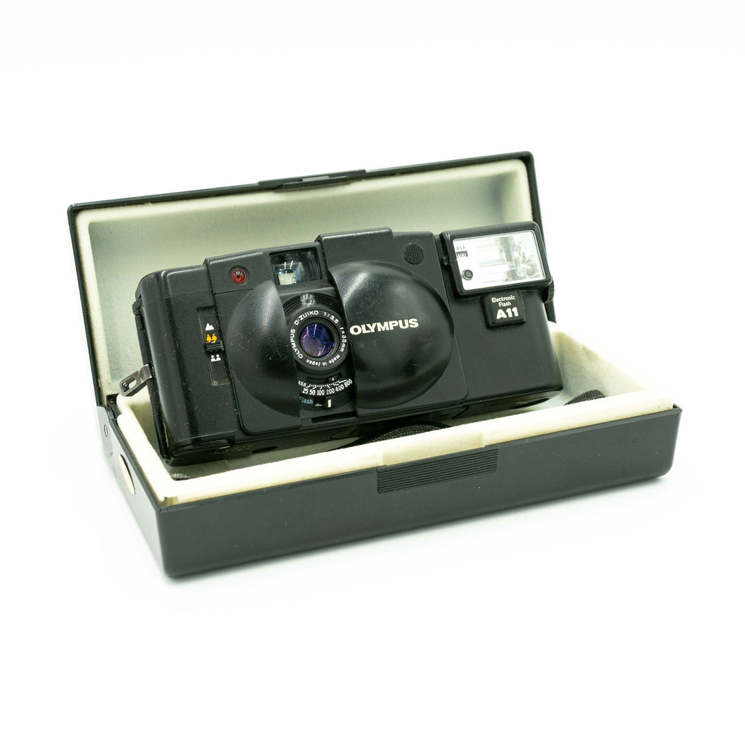 OLYMPUS XA2 + A11フラッシュ　動作品 OLYMPUS XA XA2 A11 フラッシュ オリンパス 動作保証なし - メルカリ